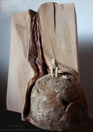 Červený vodopád, 2013, 44x55x40,5cm, drevo